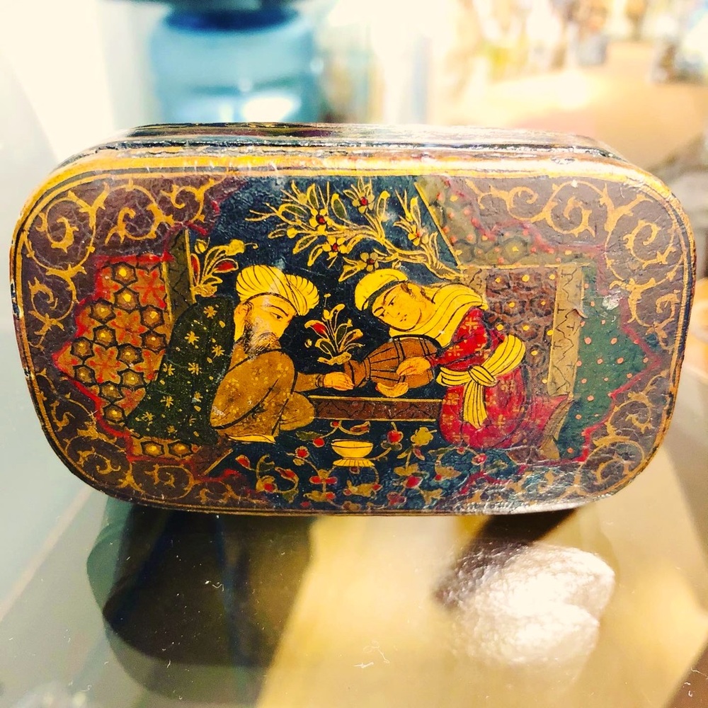 Antique Georgian Papier-mâché Snuff Box